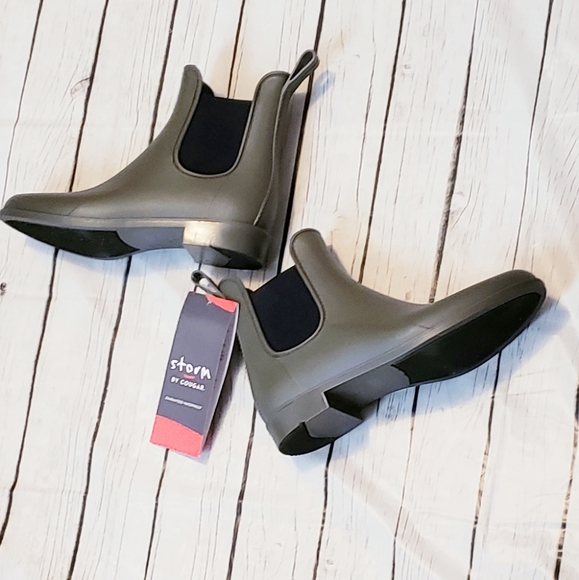 Cougar Shoes - Cougar Storm Sage Green Booties Boot Size 8 narrow